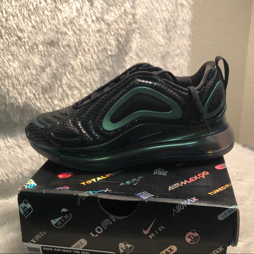 New Nike Air Max 720 Size 6.5Y/ 8.5M